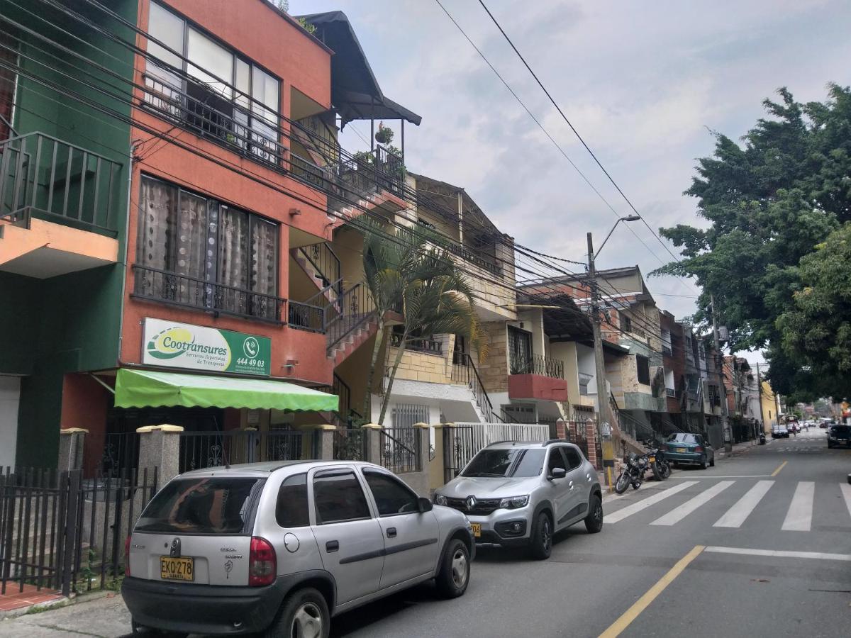 La Comunita-Cinema Hostel Medellín Zewnętrze zdjęcie