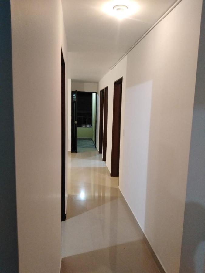La Comunita-Cinema Hostel Medellín Zewnętrze zdjęcie