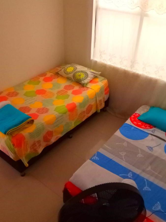 La Comunita-Cinema Hostel Medellín Zewnętrze zdjęcie